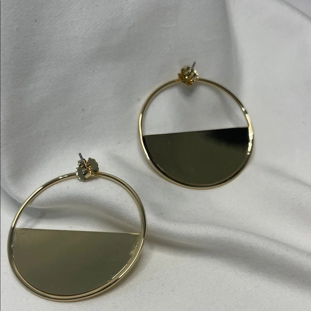Elegant Gold Hoop Earrings